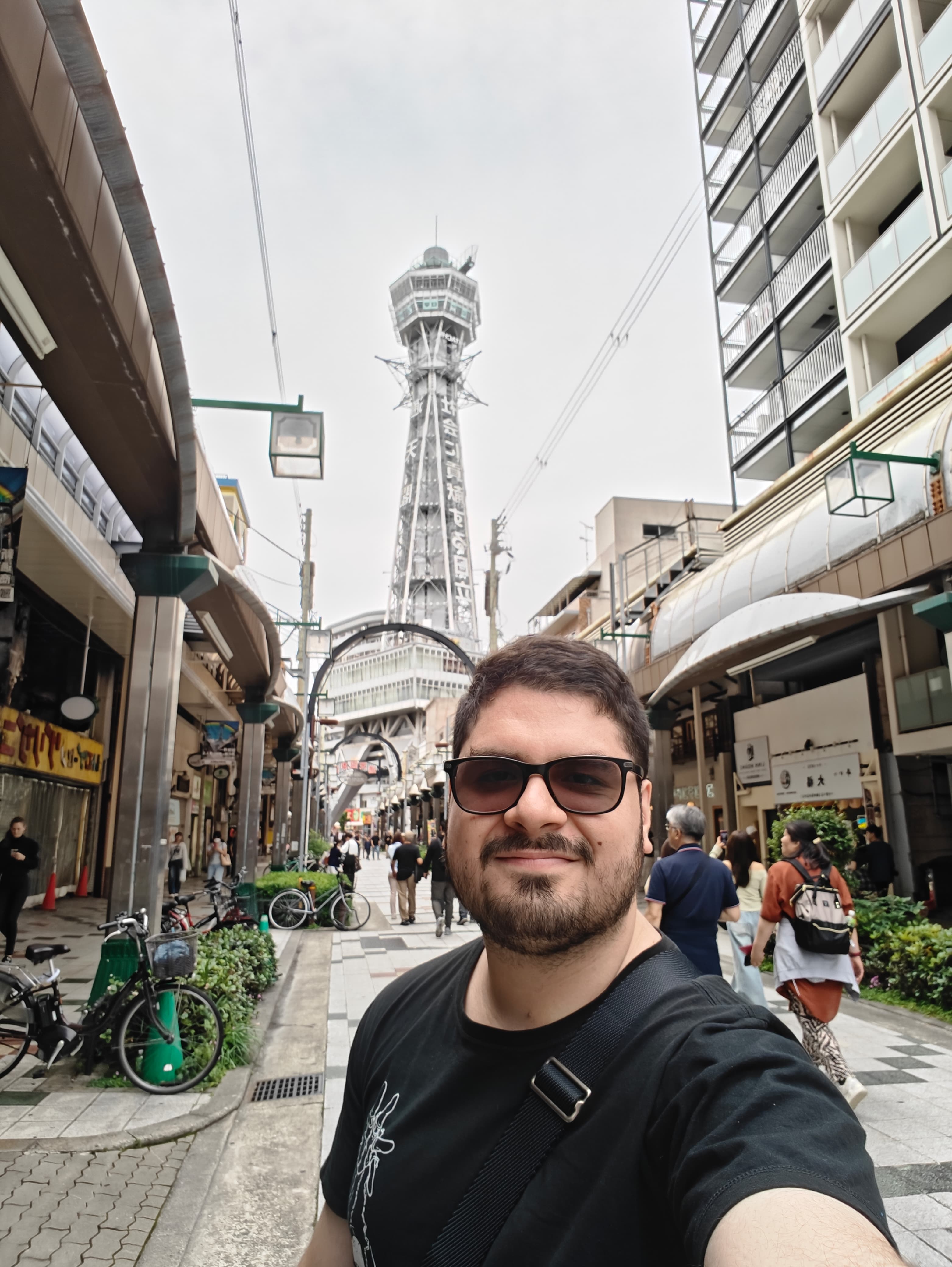 José Guillén - Osaka tower scene